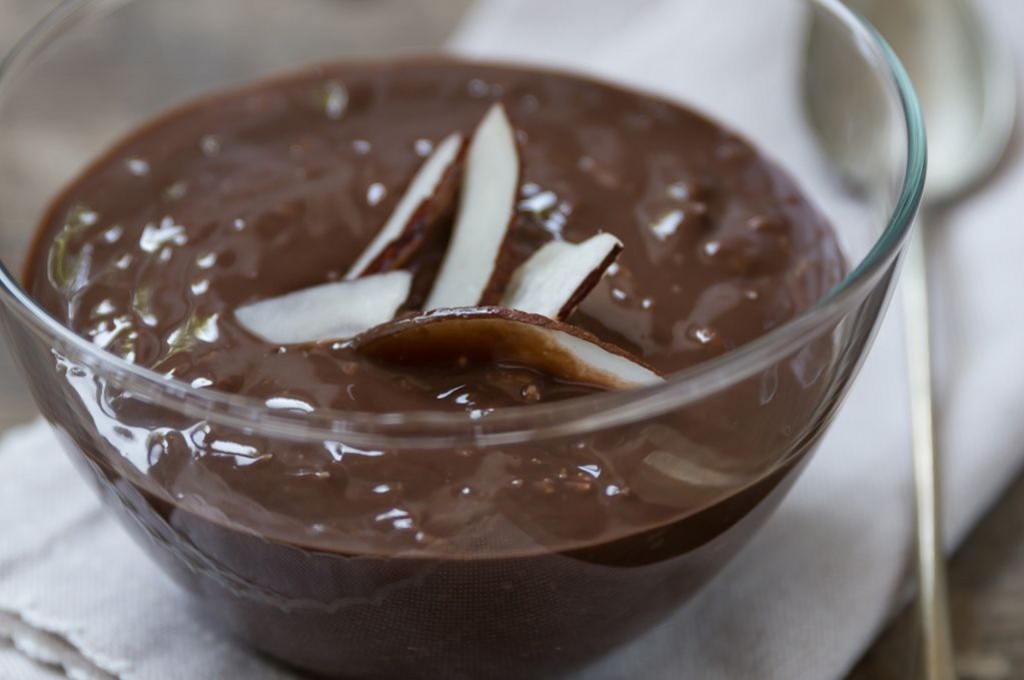 Schokoladencreme mit Nüssen und Kokosnuss