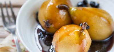 Karamellisierte Birnen mit Apfelbeeren