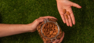 How many almonds per day?